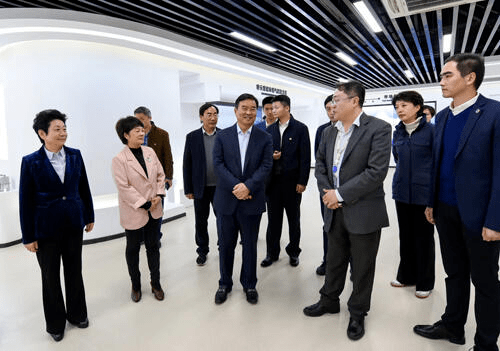 ​多位全国政协副主席<strong></p>
<p>哈尔滨金融</strong>，到地方考察调研