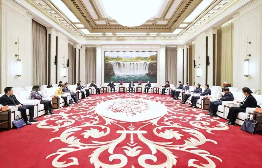 ​多位全国政协副主席<strong></p>
<p>哈尔滨金融</strong>，到地方考察调研