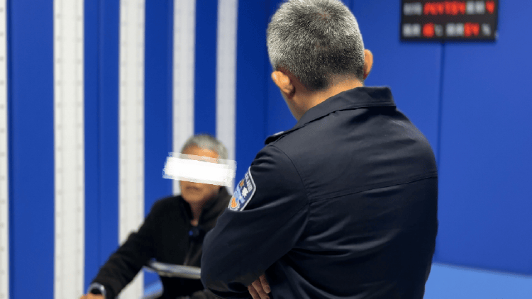 全家“吸血”！瘫痪哥哥在破旧老宅去世<strong></p>
<p>希望金融</strong>，弟弟冒领58万元工伤金买奔驰