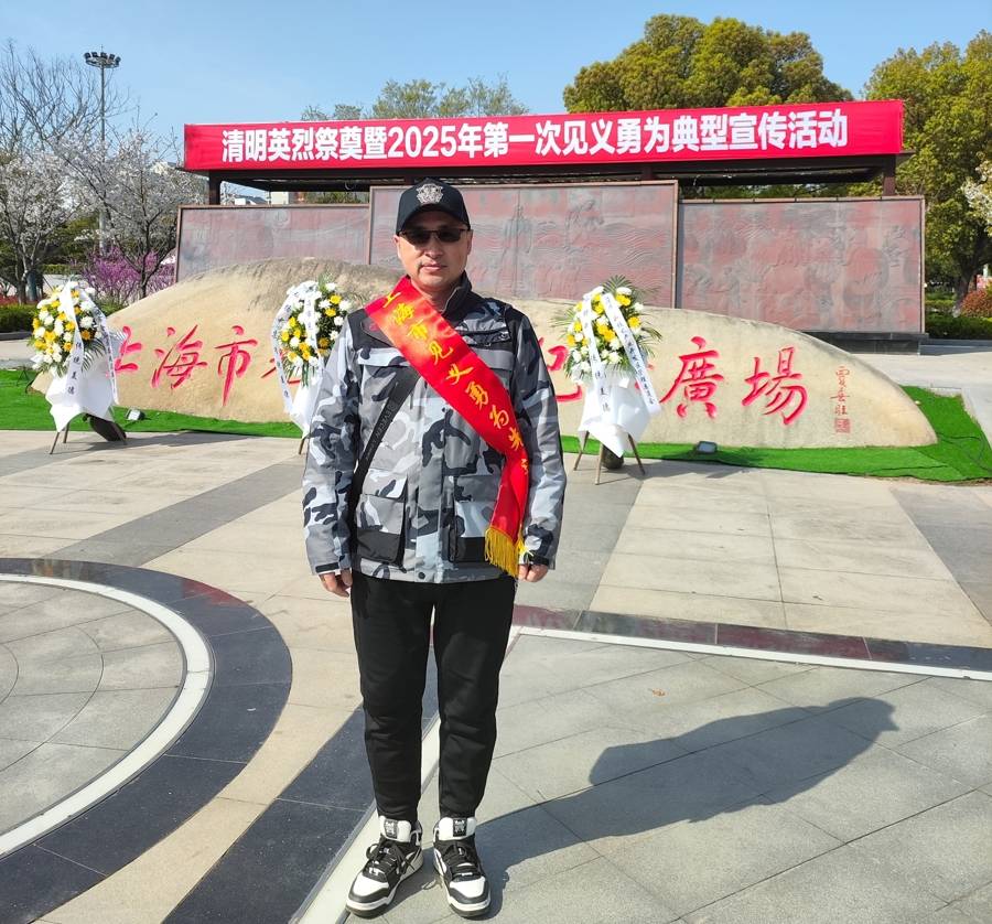 凌晨3点<strong></p>
<p>腾讯</strong>，上海工程师徒手勇斗歹徒救下九旬抗美援朝老兵，荣登勇士榜！