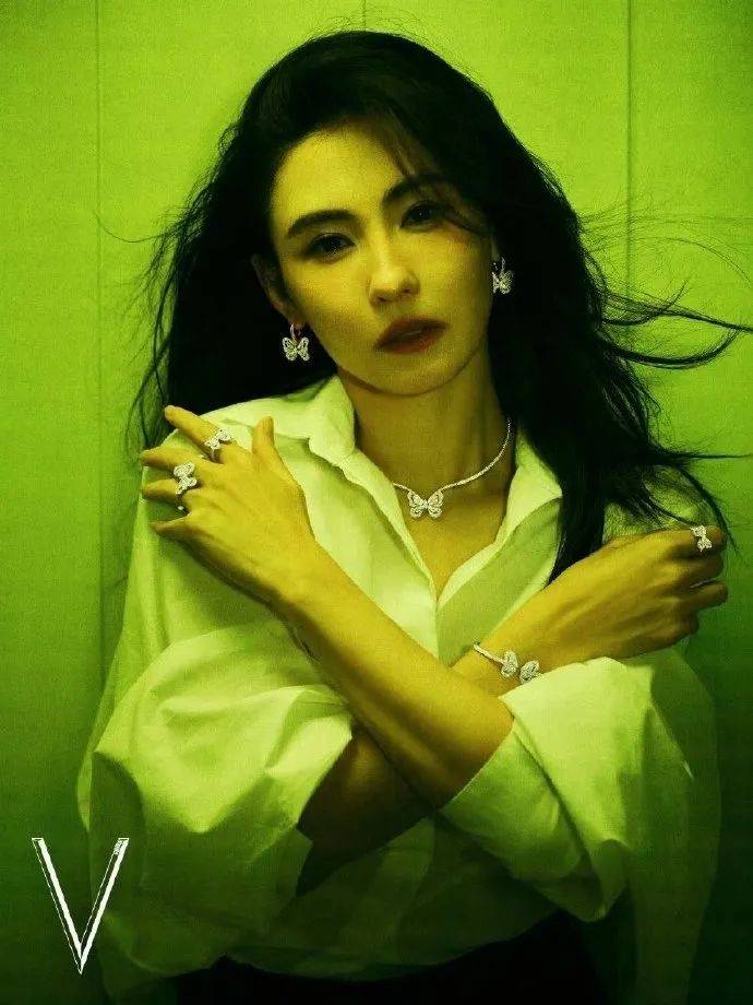 张柏芝身穿豹纹装<strong></p>
<p>腾讯</strong>，时隔26年再现我养你名场面！烈焰红唇太抢镜