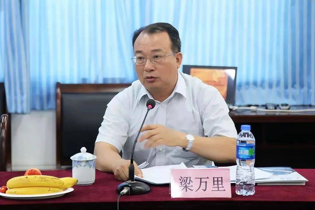 当过广东省纪委副书记<strong></p>
<p>英皇金融</strong>，梁万里毫无纪法底线，非法收受巨额财物