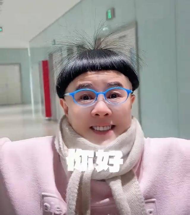 金龟子女儿1分钟视频报价15万！回应“蹭流量”：我妈努力一辈子<strong></p>
<p>英皇金融</strong>，不就是让我蹭吗？