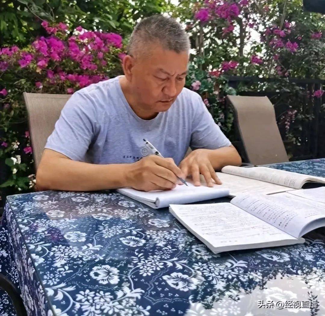 58岁梁实备战第29次高考<strong></p>
<p>宝象金融</strong>，谈多次落榜：31岁已赚100万，也许用光前半生运气
