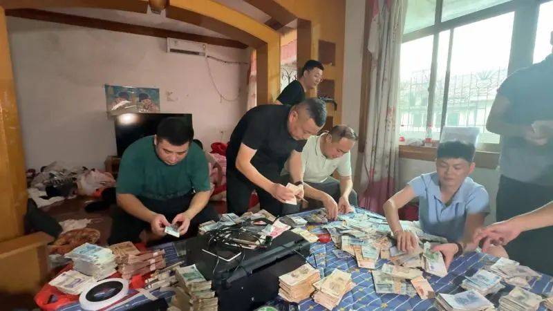 每天印多少花多少<strong></p>
<p>宝象金融</strong>，夫妻俩家中合伙印制20多万元假币，双双被拘