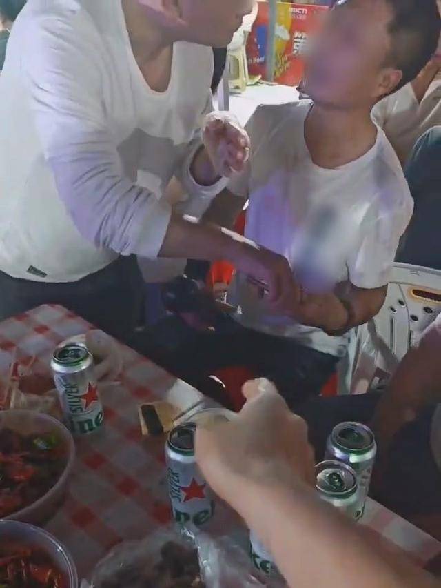 蚌埠龙虾节被曝有“点歌刺客”<strong></p>
<p>金融网站</strong>，当地多部门介入调查