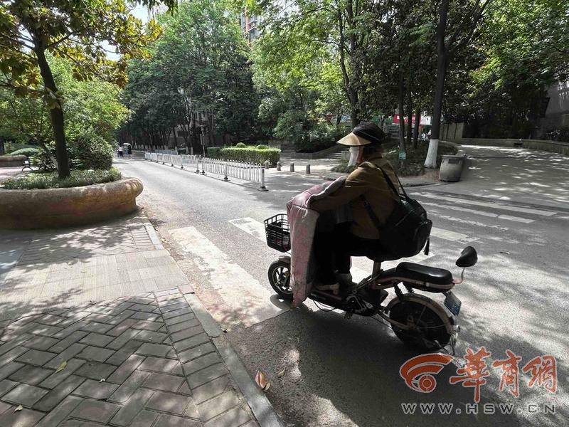 西安14岁初中生骑车回家在小区被撞 孩子说肇事司机下车看<strong></p>
<p>金融网站</strong>了看就离开