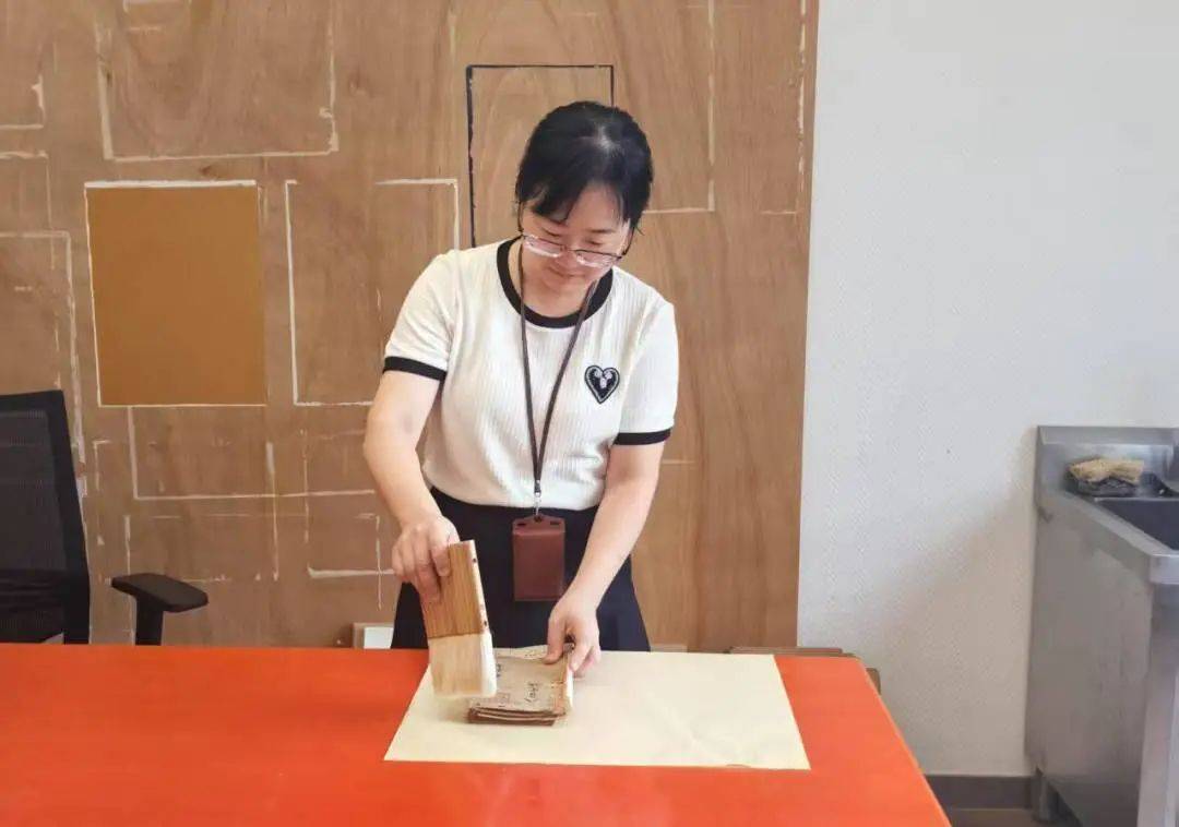 “冷板凳”一坐18年<strong></p>
<p>离岸金融</strong>！41岁厦门女子：要一直坐下去