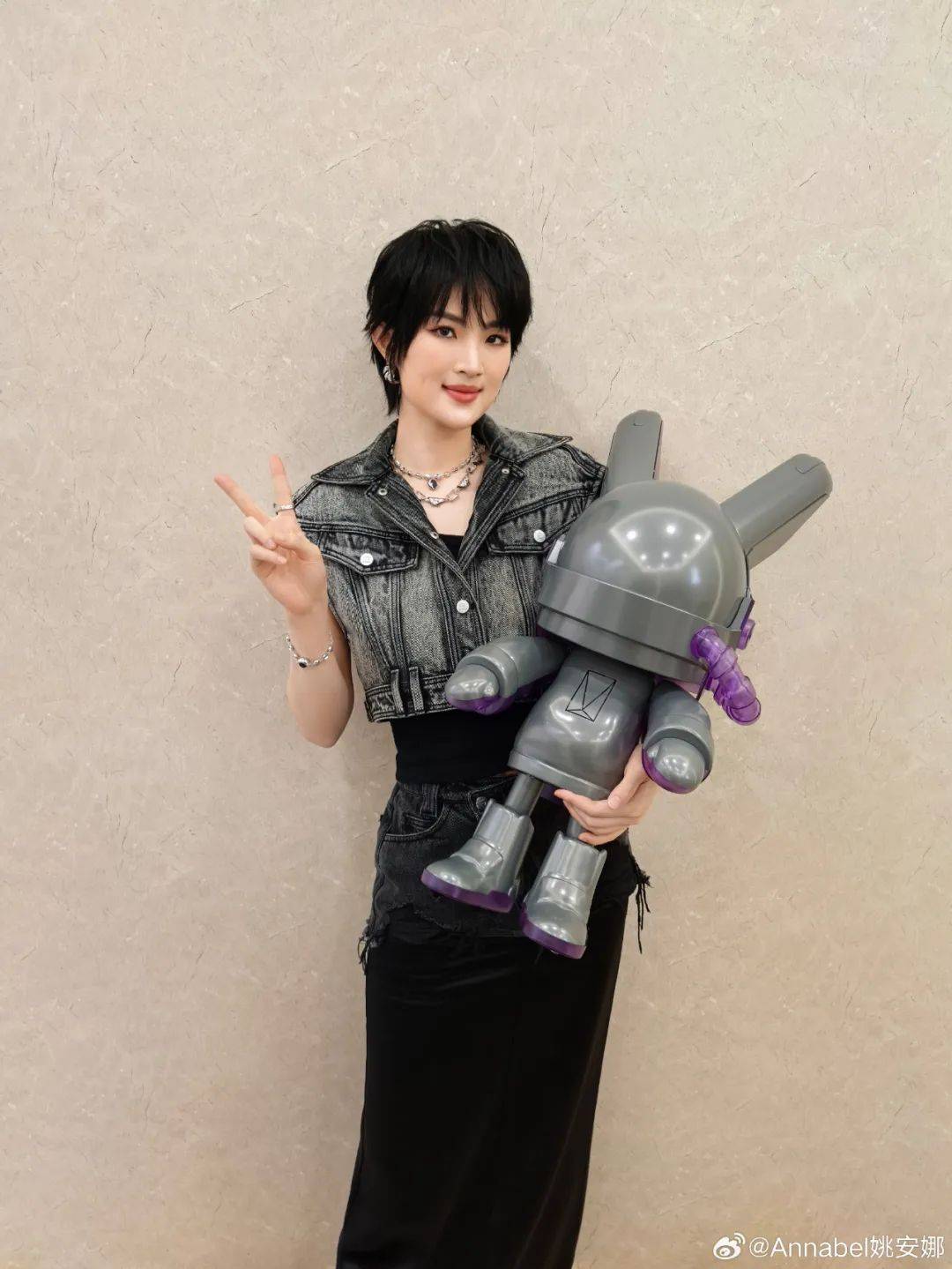姚安娜被问到哈佛大学拒收国际生<strong></p>
<p>互联网金融公司排名</strong>，微笑回应“还好毕业了”，此前曾以满分成绩考入哈佛大学