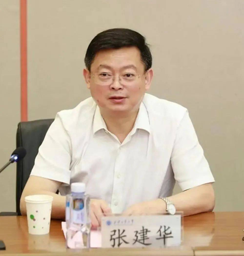 64岁张建华被查<strong></p>
<p>恒大金融</strong>，系今年首个主动投案的中管干部，曾长期在国防科工系统工作
