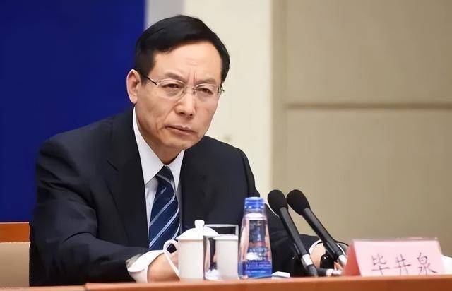 69岁原中央委员落马<strong></p>
<p>国际金融理财师</strong>，7年前曾引咎辞职！贪了近20年的“老虎”被判死缓