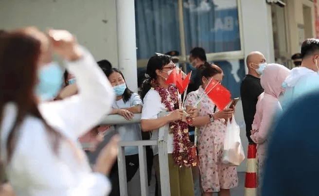 女子请假陪孩子高考被开除<strong></p>
<p>万达金融</strong>，称领导口头同意！公司不认：旷工！官司一路打到高院……