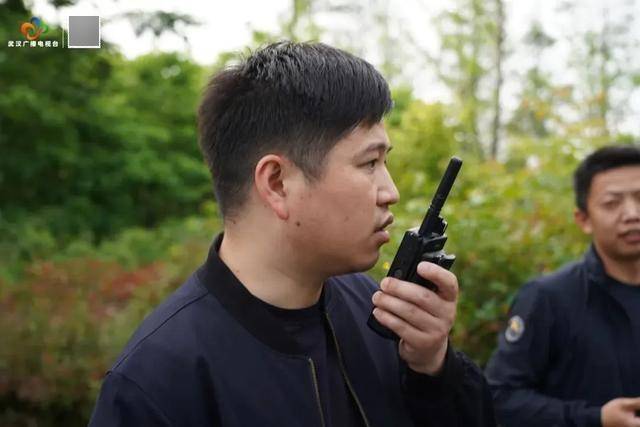 破门而入<strong></p>
<p>万达金融</strong>！武汉警方一举抓获32名“白富美”