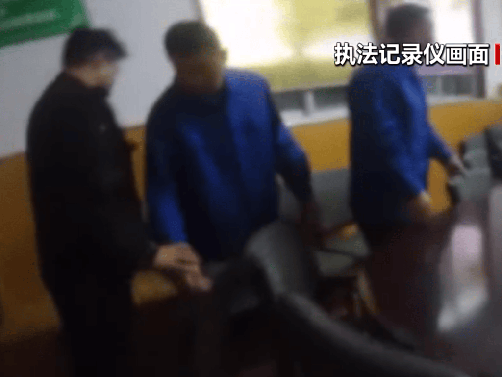 石家庄警方侦破驾考舞弊案：考场负责人竟是“内鬼”<strong></p>
<p>万达金融</strong>，考试电脑被远程控制