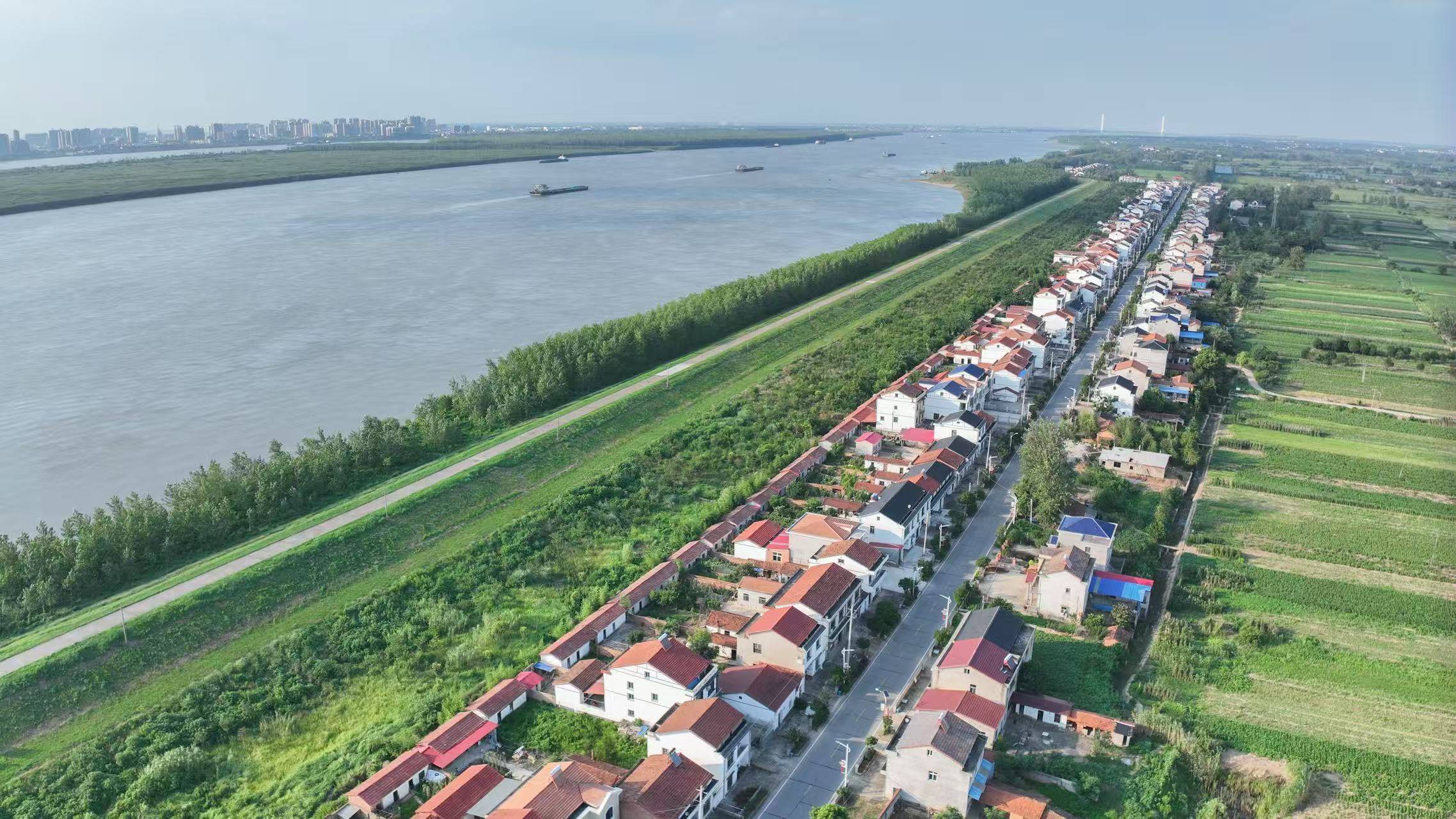 习近平总书记关切事丨<strong></p>
<p>万达金融</strong>我们的名字叫“长江”——三个沿江村庄的变迁故事