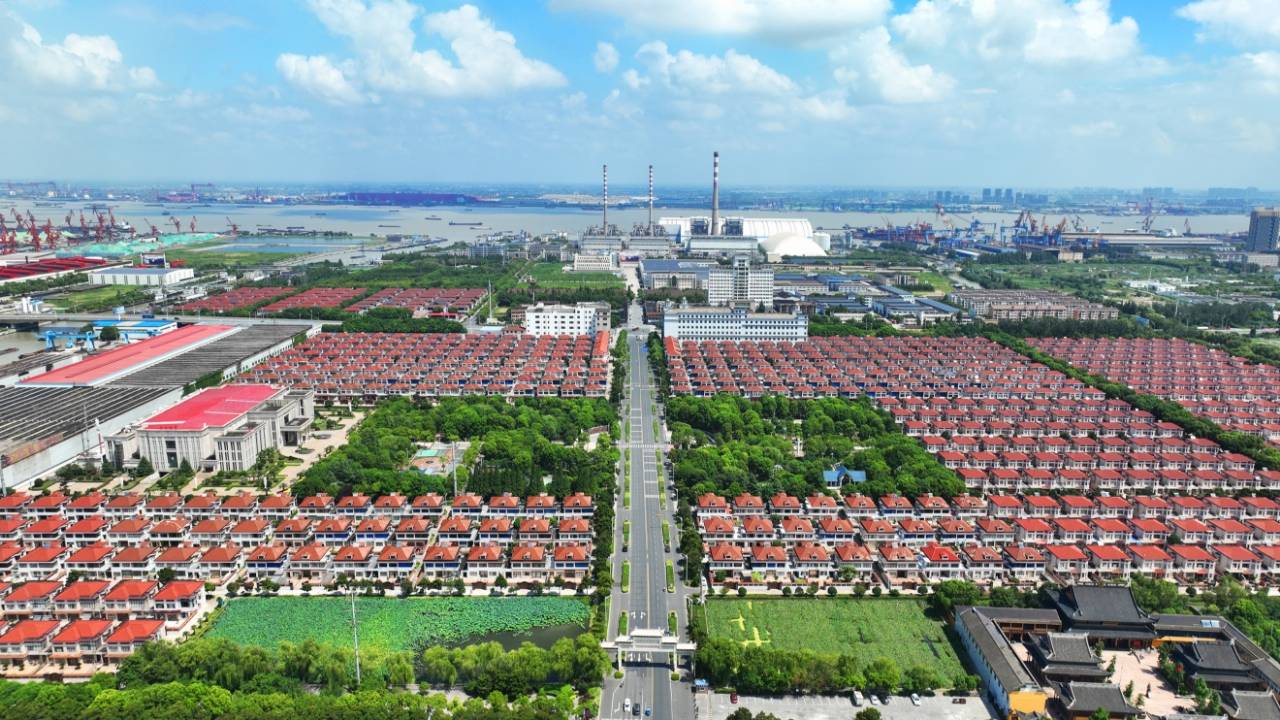 习近平总书记关切事丨<strong></p>
<p>万达金融</strong>我们的名字叫“长江”——三个沿江村庄的变迁故事
