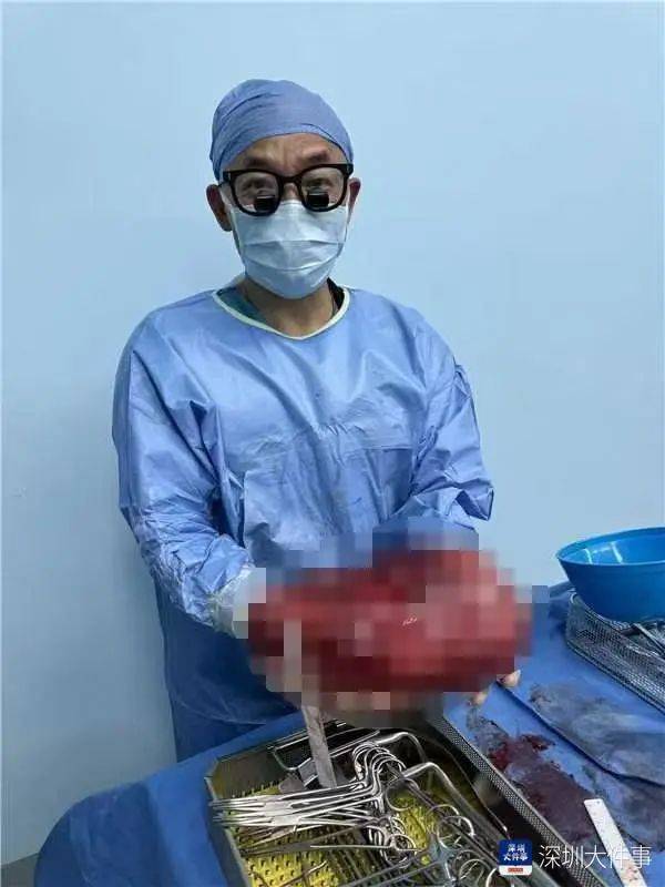 店员试衣间里一句警告<strong></p>
<p>金融民工</strong>，竟救了17岁少女！一家人火速赶到深圳