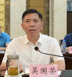 中央巡视组进驻期间<strong></p>
<p>金融民工</strong>，吴国荣主动向组织交代问题