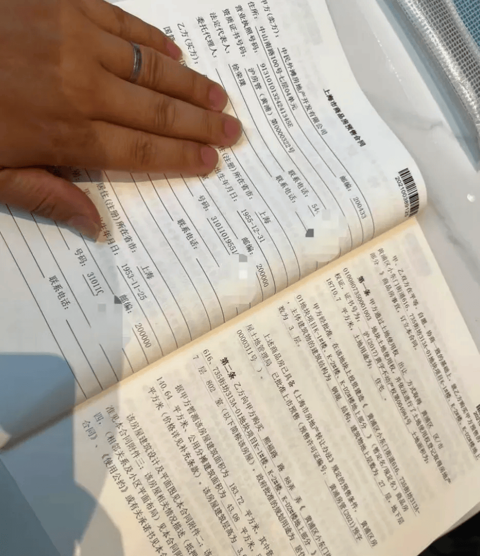 女子4年前借贷900万元<strong></p>
<p>网易金融</strong>，拿下上海3000万元的豪宅，交房近2年仍未办下不动产权证！竟是因开发商欠税？公司最新回应来了