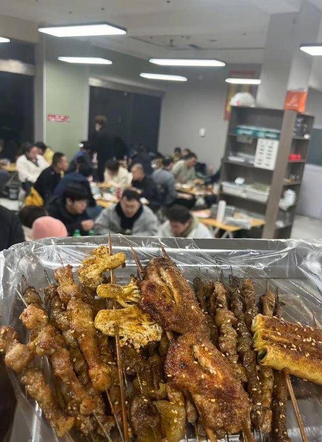 常州一烧烤店花10万赞助苏超<strong></p>
<p>物流金融</strong>，因系唯一个体赞助商爆火，附近商户：之前生意一直好