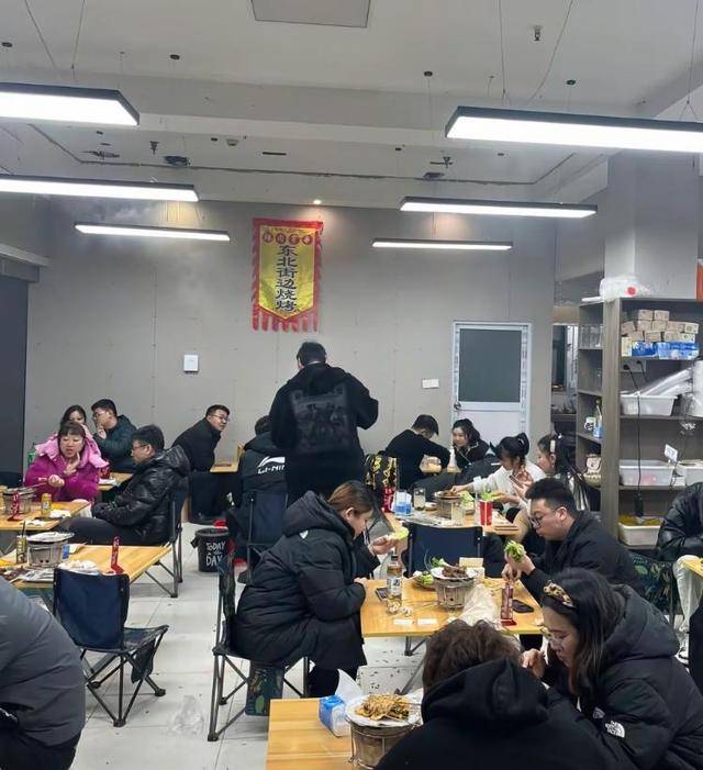 常州一烧烤店花10万赞助苏超<strong></p>
<p>物流金融</strong>，因系唯一个体赞助商爆火，附近商户：之前生意一直好