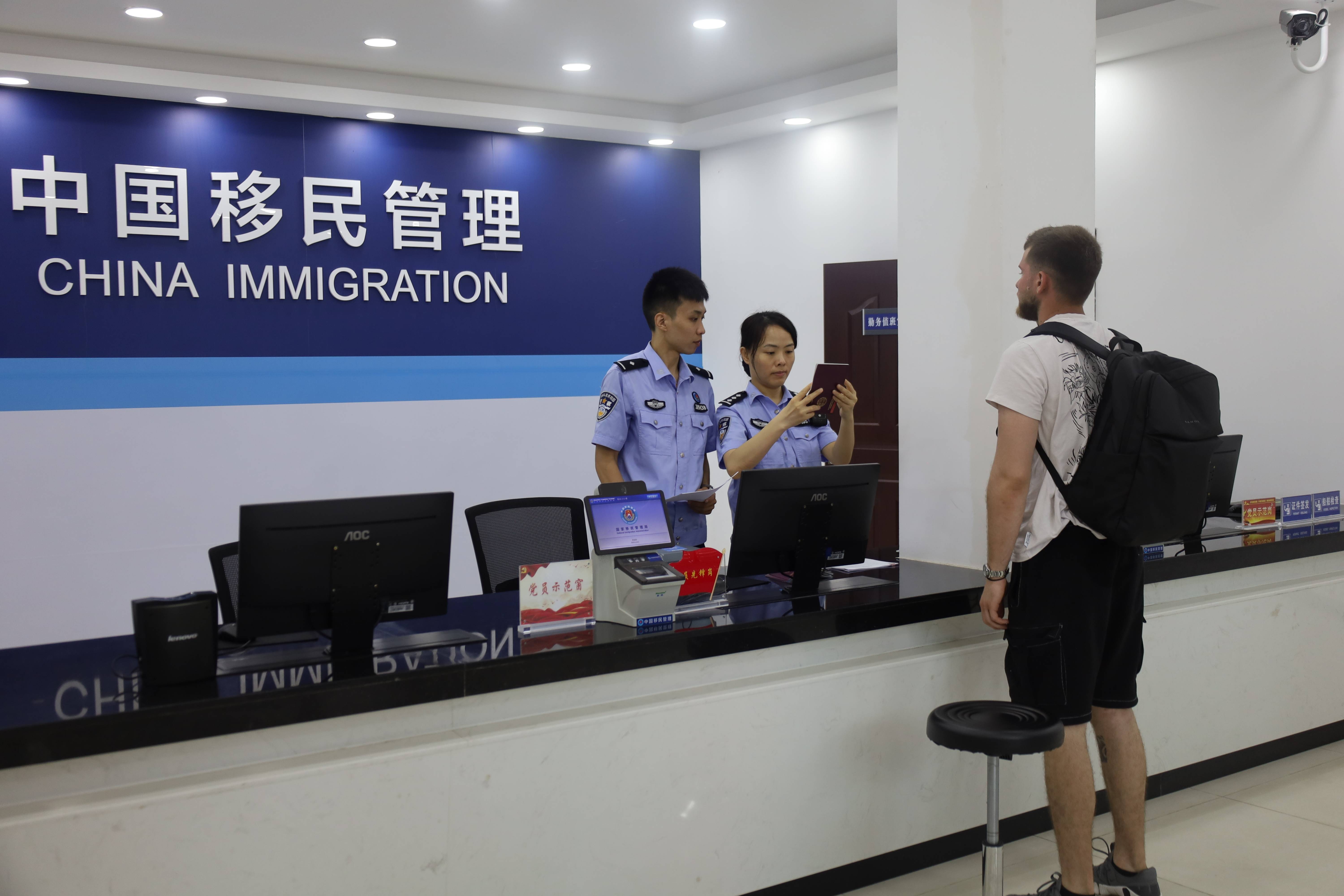 “第一次吃<strong></p>
<p>物流金融</strong>，像吃葡萄！”外籍船员在惠州品尝荔枝