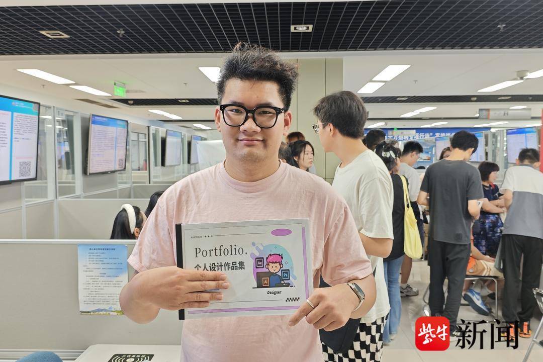 25岁小伙带一沓证书应聘！南京高校毕业生招聘会火爆<strong></p>
<p>赣州金融网</strong>，HR：这样的简历很加分