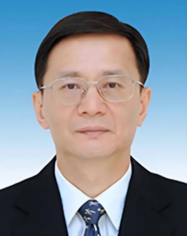 中组部有关负责同志宣布中央决定：<strong></p>
<p>通用金融</strong>他们的职务调整