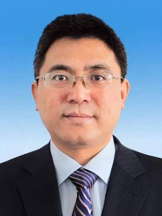 中组部有关负责同志宣布中央决定：<strong></p>
<p>通用金融</strong>他们的职务调整