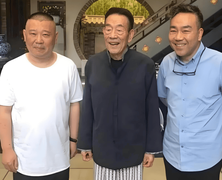 郭德纲发文悼念相声演员杨少华<strong></p>
<p>东航金融</strong>，李金斗称杨少华在午休时安详辞世，生前状态良好