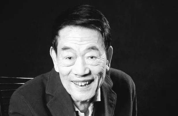 郭德纲发文悼念相声演员杨少华<strong></p>
<p>东航金融</strong>，李金斗称杨少华在午休时安详辞世，生前状态良好