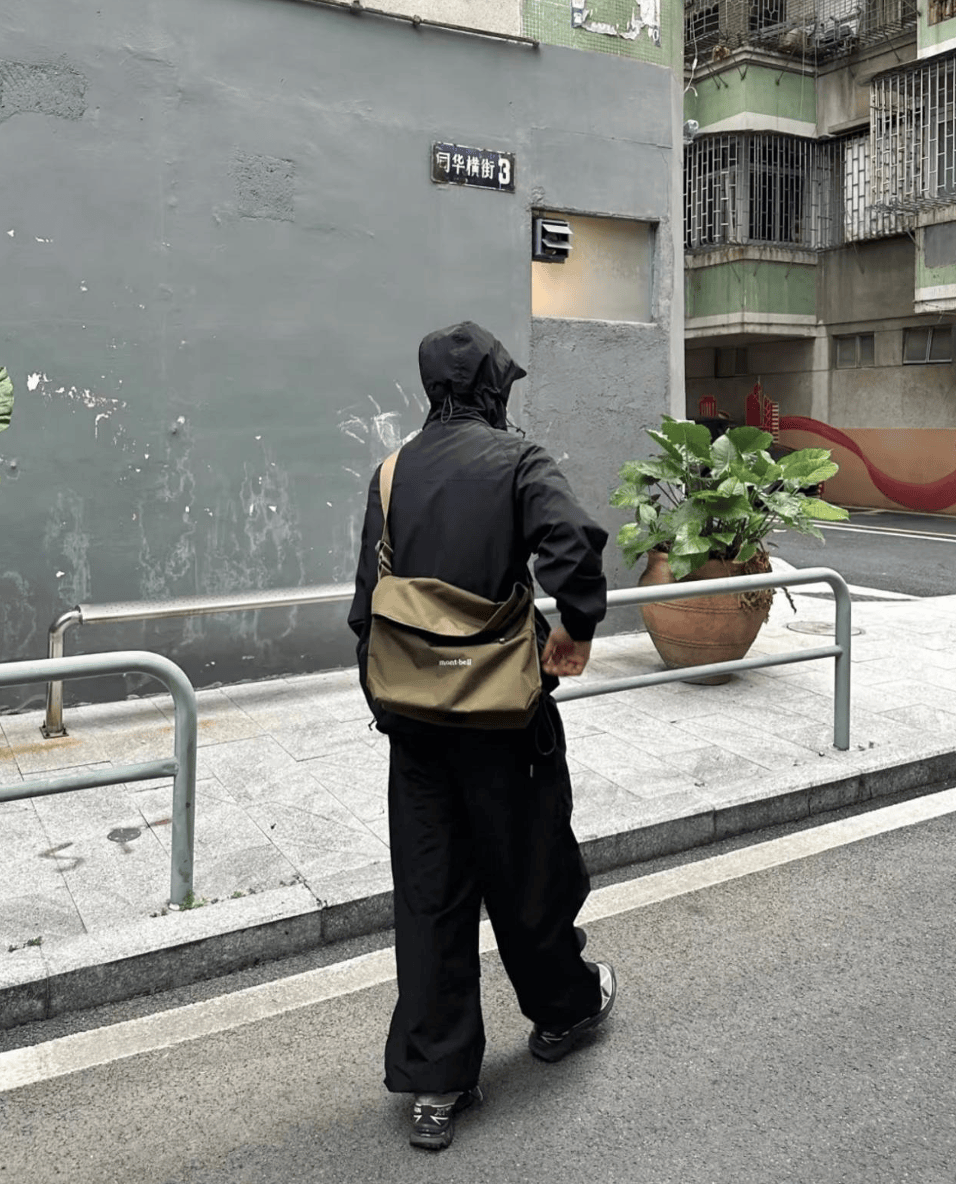 一生怕晒的中国人<strong></p>
<p>东航金融</strong>，正在把皮肤衣穿成“荷尔蒙战袍”