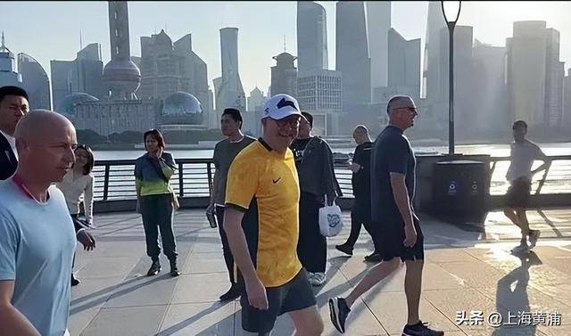 澳大利亚总理抵沪再次漫步外滩<strong></p>
<p>金融保险</strong>，旁边还有上海球迷“老熟人”，你偶遇了吗？