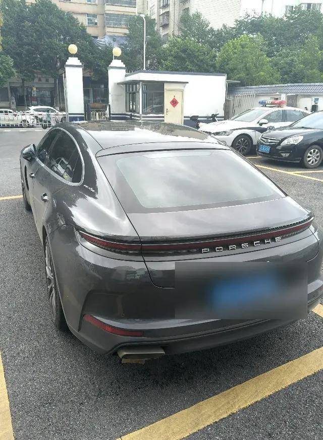离奇<strong></p>
<p>金融保险</strong>！昆明一辆140万的保时捷在停车场凭空消失