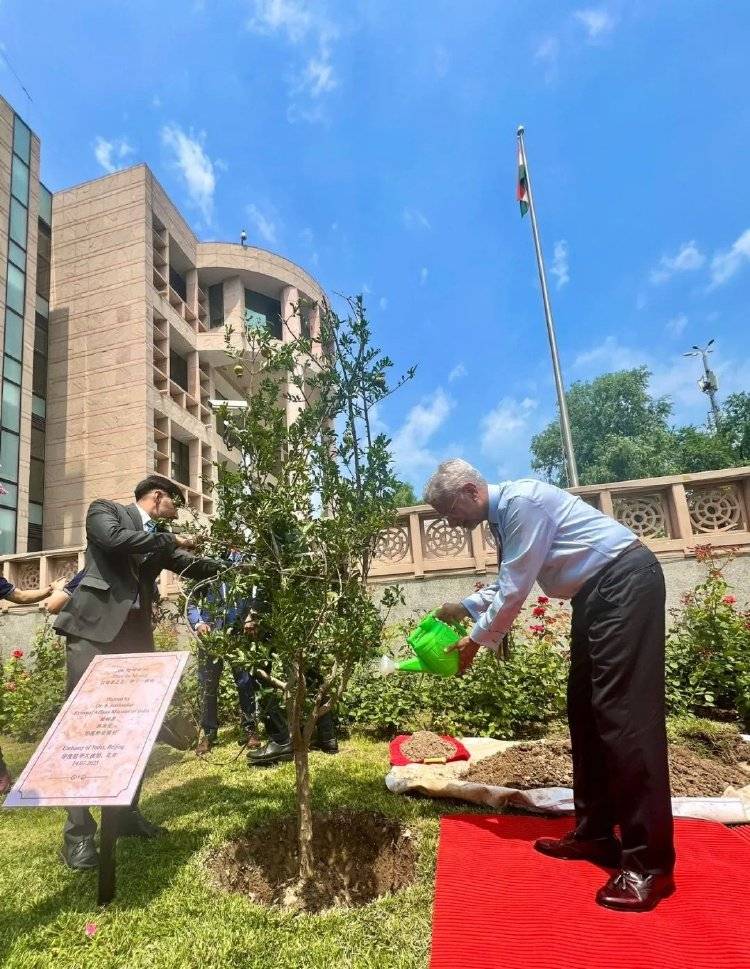 叫中国名字<strong></p>
<p>中国金融危机</strong>，娶日本妻子，5年没见的印度外长来了