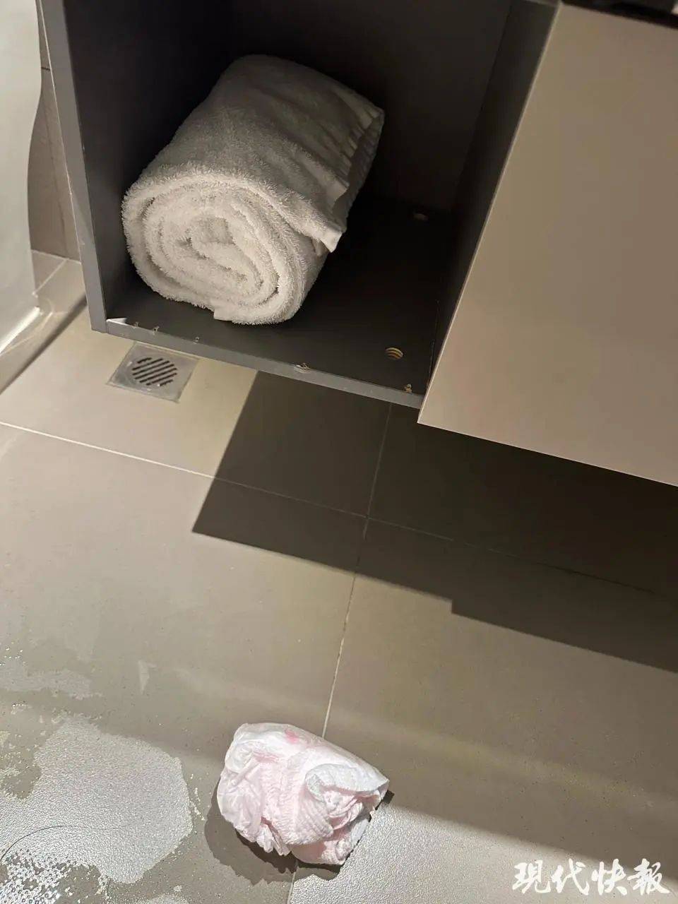 情侣在河北一酒店卫生间发现使用过的安睡裤？涉事酒店道歉并退住宿费<strong></p>
<p>中国金融危机</strong>，来源尚未确认
