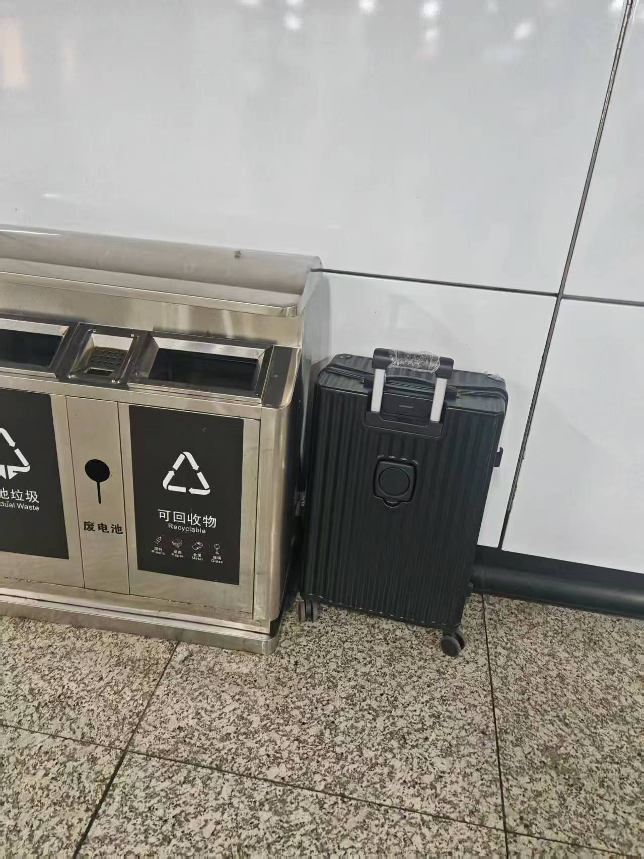 “一年设计白干了！”设计专业大学生乘高铁行李箱丢失<strong></p>
<p>买入返售金融资产</strong>，行李架处无监控，多方回应