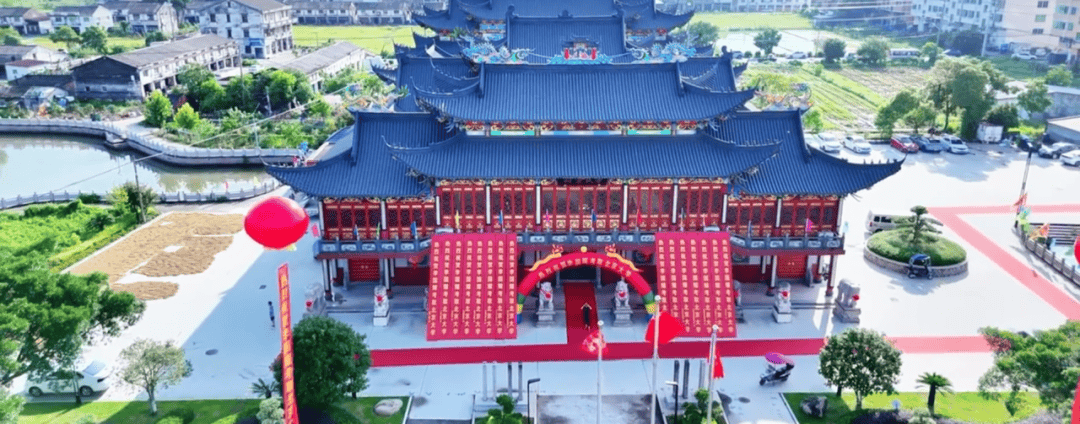 温州一李姓孩子考上北大<strong></p>
<p>笑脸金融</strong>，当地在李氏宗祠大办仪式，还“惊动了宗族长老”，当地回应