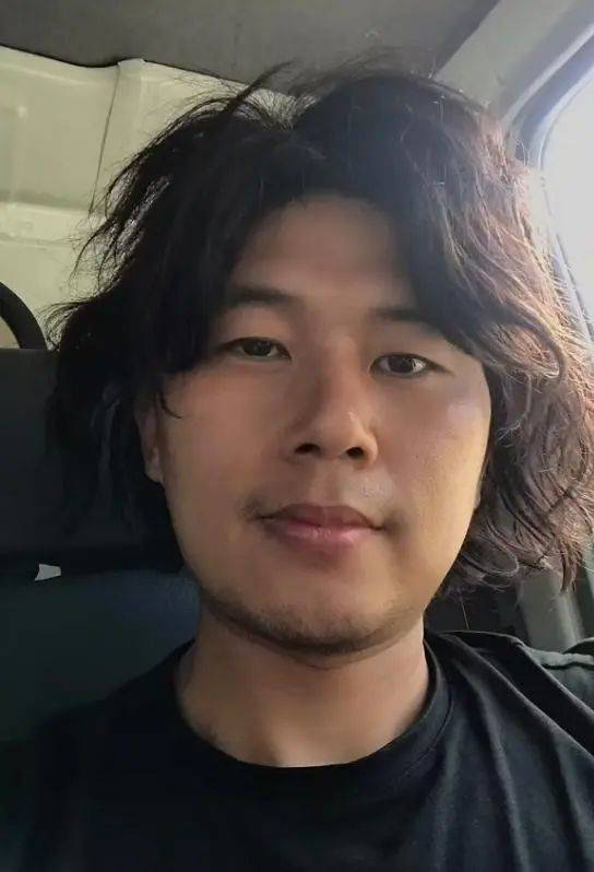 短跑运动员虞锦去世<strong></p>
<p>笑脸金融</strong>，年仅18岁，生前酷爱机车