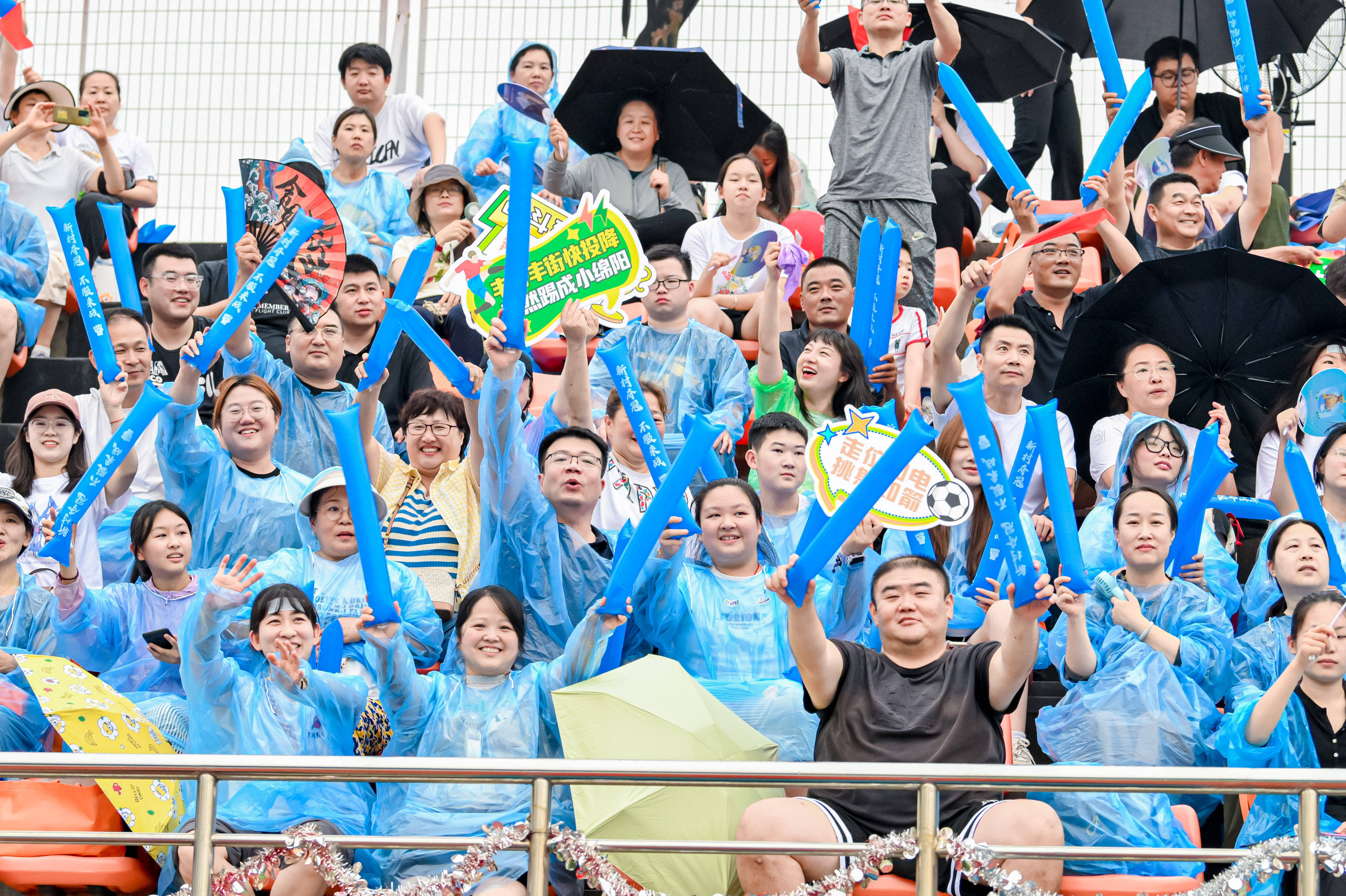 南有“苏超”、北有“街超”<strong></p>
<p>笑脸金融</strong>，北京丰台“街超”首战揭幕