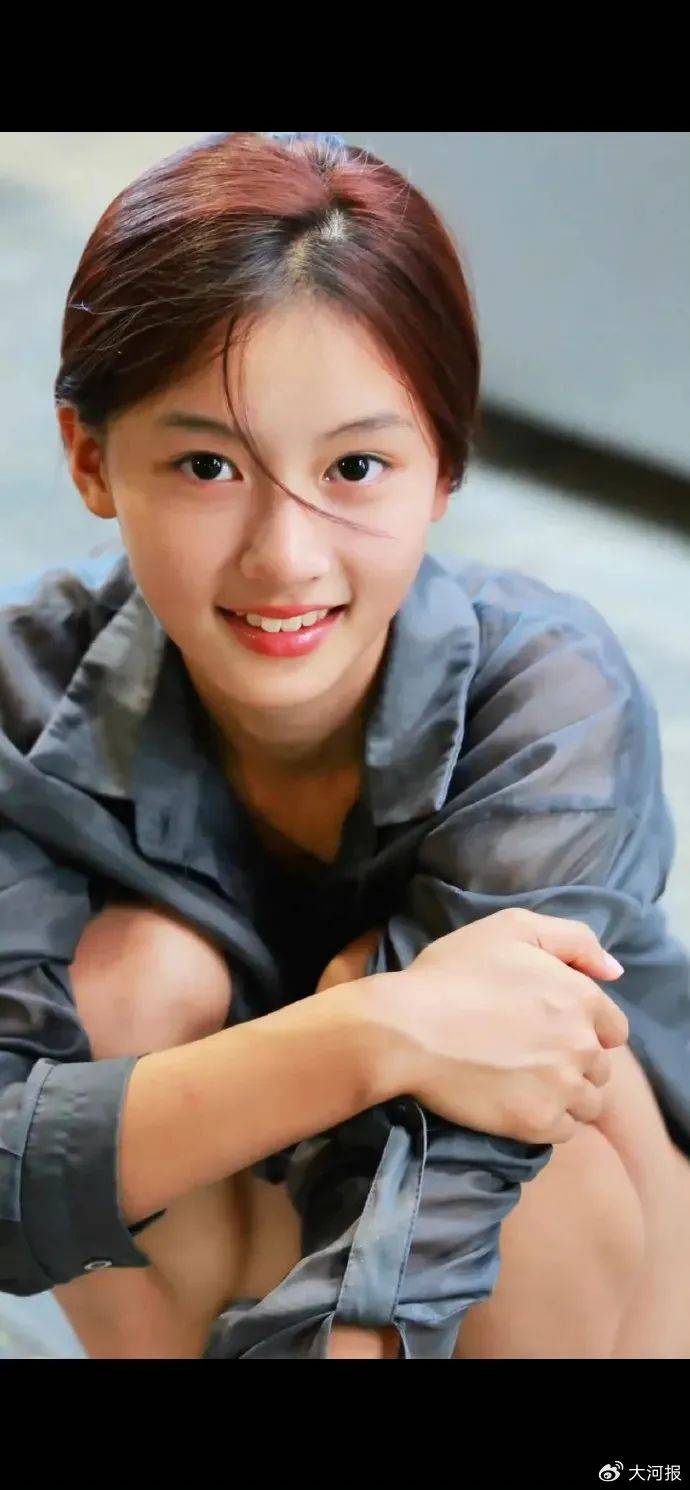 15岁女孩七七1分钟视频报价1万<strong></p>
<p>大数据</strong>，因神似张柏芝走红，七七妈妈曾称以学业为由拒绝于正邀约