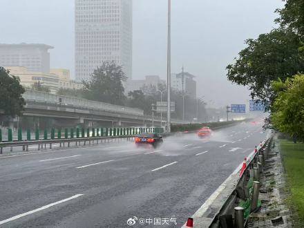 北京七区已现暴雨或大暴雨 早高峰城区及北部地区仍有明显降雨 注意出行安全<strong></p>
<p>招商</strong>！