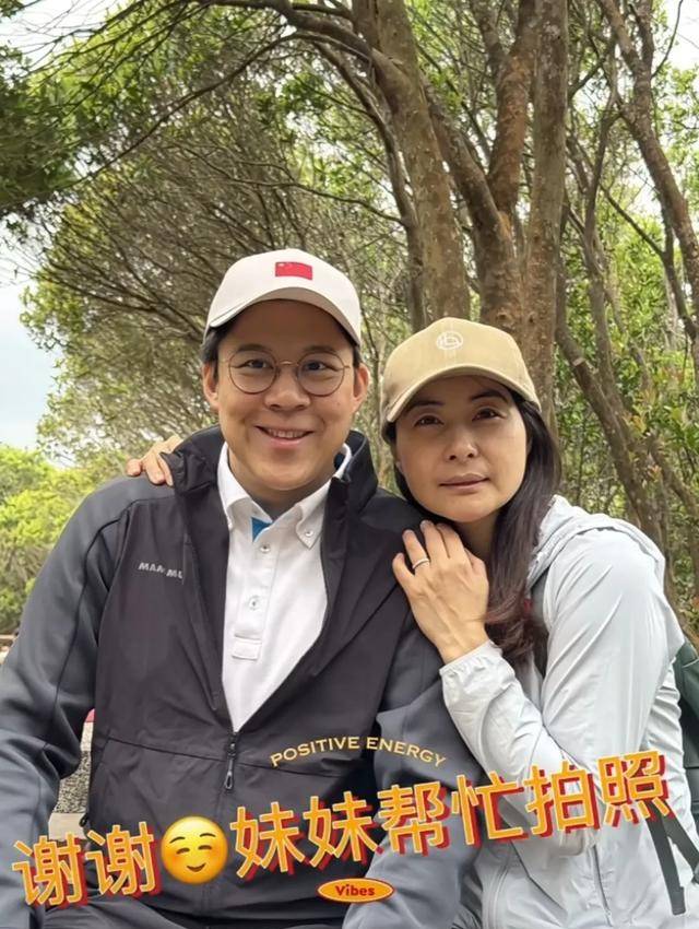 霍启刚专程飞新加坡<strong></p>
<p>招商</strong>，见证郭晶晶入选国际游泳名人堂，二人结婚13年，育有一子两女