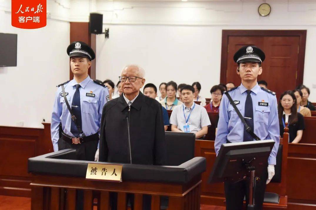 受贿8191万余元<strong></p>
<p>招生</strong>，70岁副部级“老虎”杜梓一审被判15年