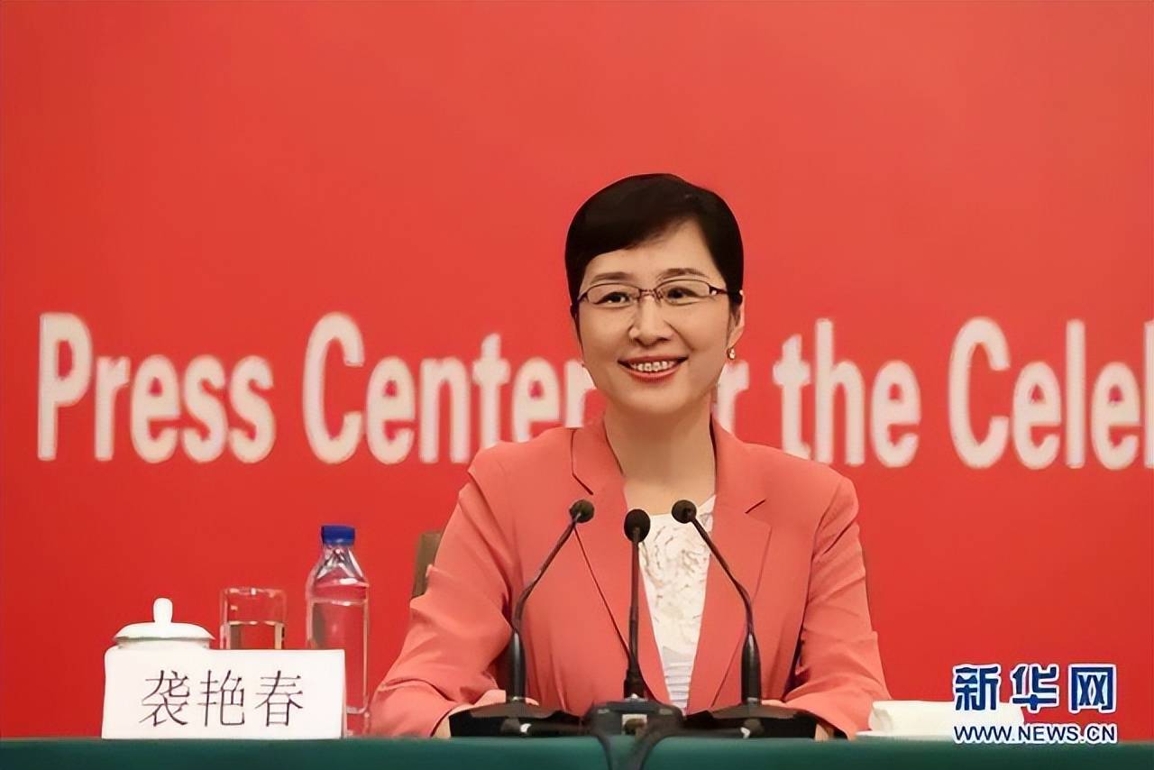 因工作变动调离山东<strong></p>
<p>学校</strong>，张宏伟、袭艳春辞去省委委员职务