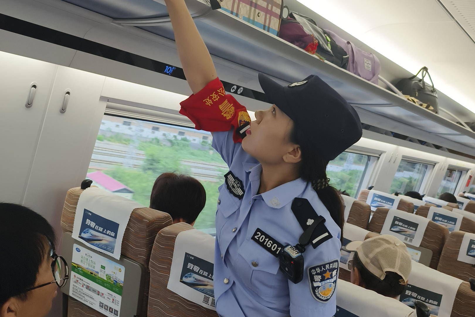当事女乘客回应“穿吊带乘高铁收到提示卡片”：没冒犯<strong></p>
<p>学校</strong>，未评判穿着，安全感满满