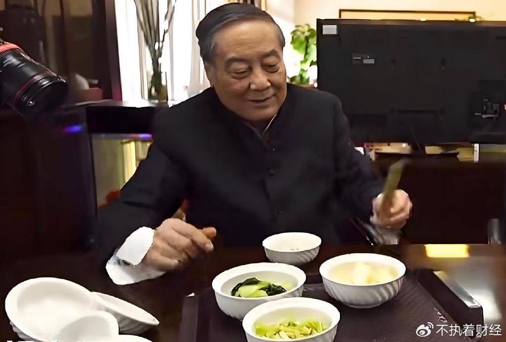 宗庆后声称一天只花几块钱<strong></p>
<p>门锁</strong>，实际上满世界买豪宅，海外资产18亿