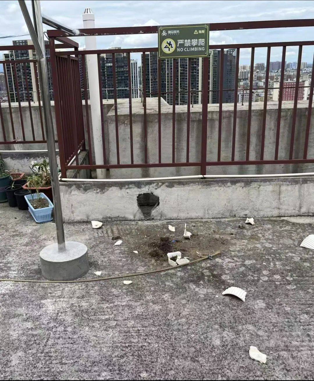 湖南衡阳29岁女子疑被男友施暴后从25楼跳下身亡 男友徐某此前还刺激说：“你放心<strong></p>
<p>五粮液股票</strong>，她不会去死的”