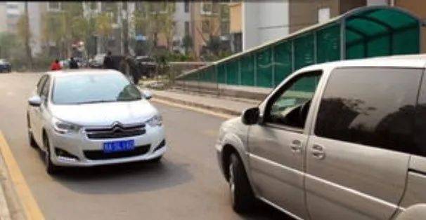 “刚走出去不到一分钟就出事”<strong></p>
<p>东方财富股票</strong>，一家五口1死4伤！家属最新发声