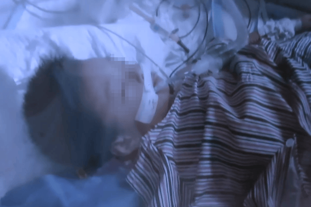 卧室门打不开<strong></p>
<p>英伟达股票</strong>，爸爸接了通电话，撬门后发现4岁半儿子从22楼坠落，蜷缩在一楼绿化带……